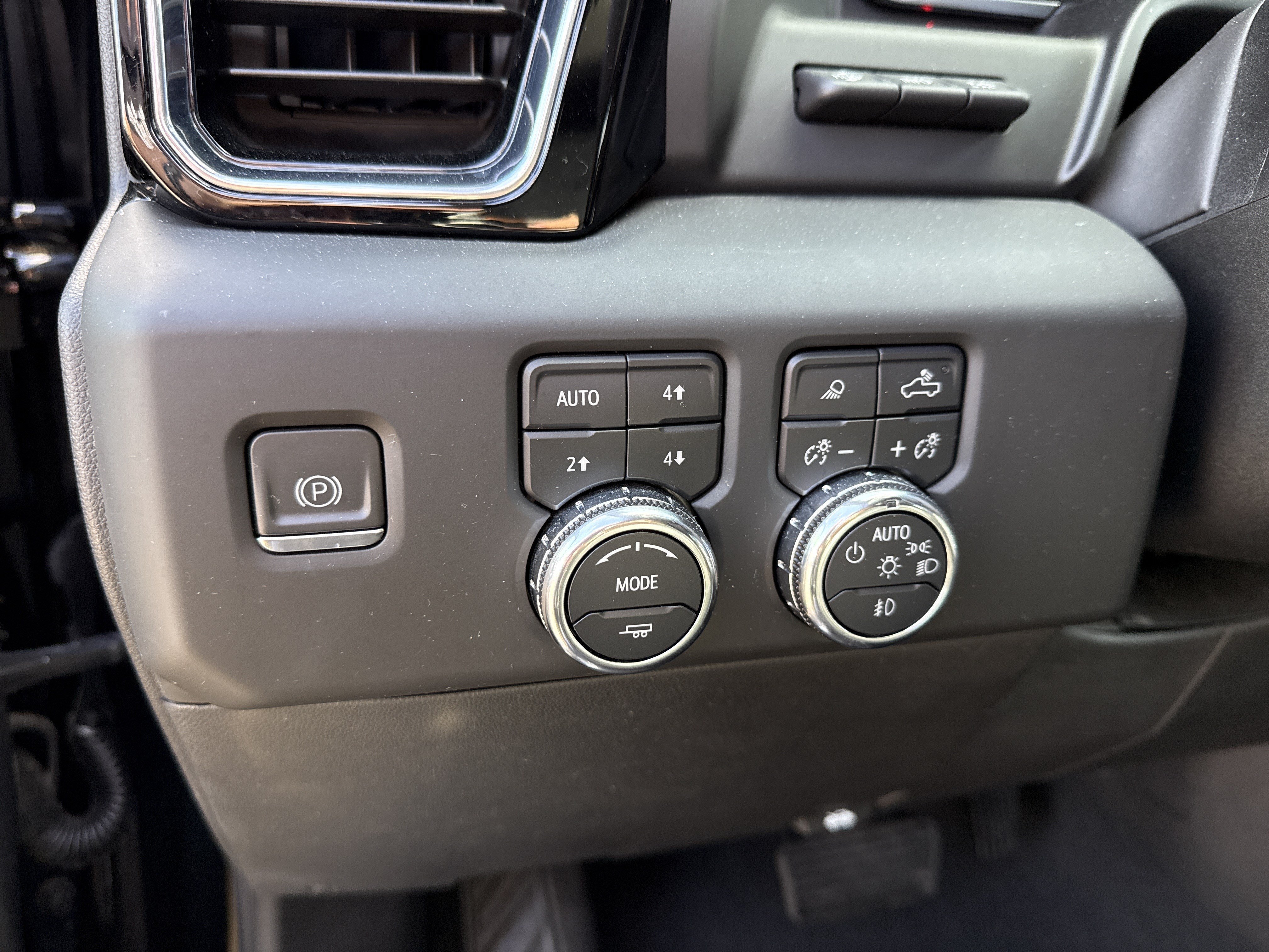 Used 2023 Onyx Black GMC Denali image 30