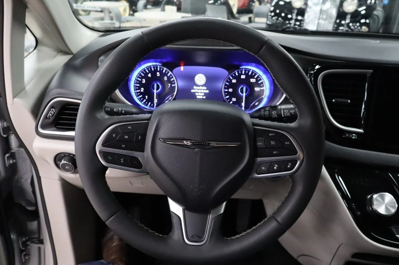 Used 2024 Silver Mist Clear Coat Chrysler Touring L image 14