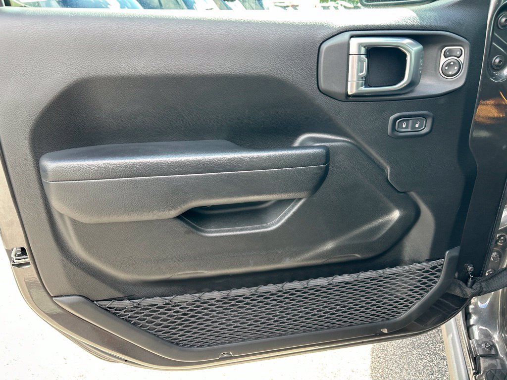 Used 2023 Gray Jeep  image 12