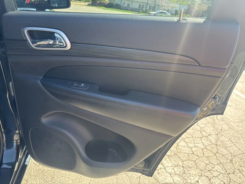 Certified Used 2019 Diamond Black Jeep Altitude image 39