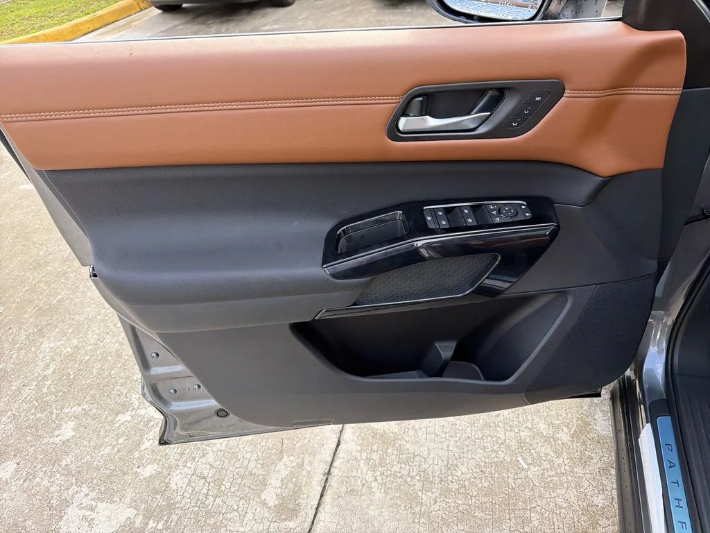 New 2026 Gray Nissan Platinum image 18
