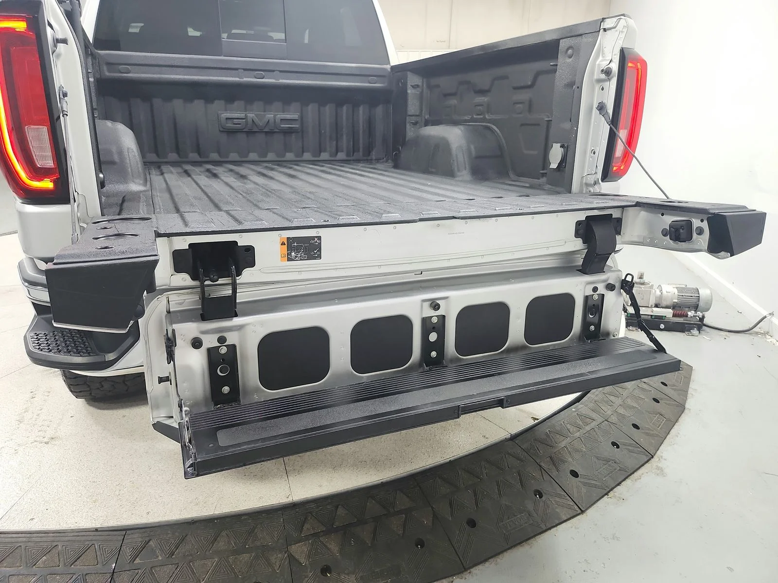 Used 2021 Quicksilver Metallic GMC SLT image 53