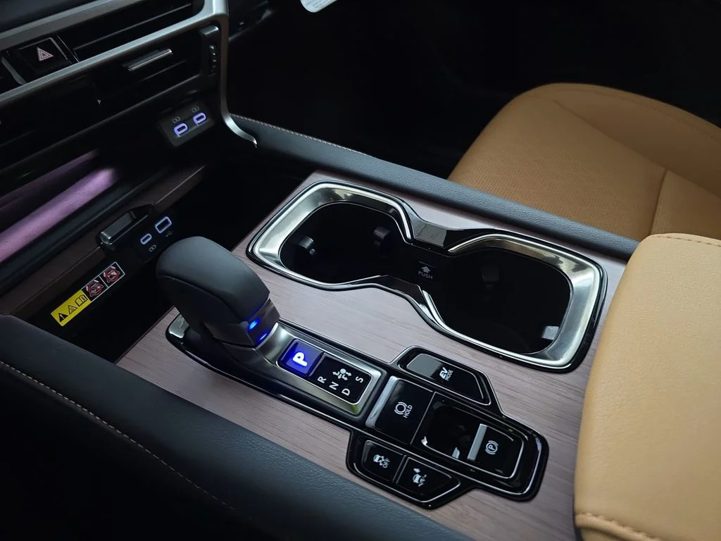 New 2026 Eminent White Pearl Lexus PREMIUM PLUS image 24
