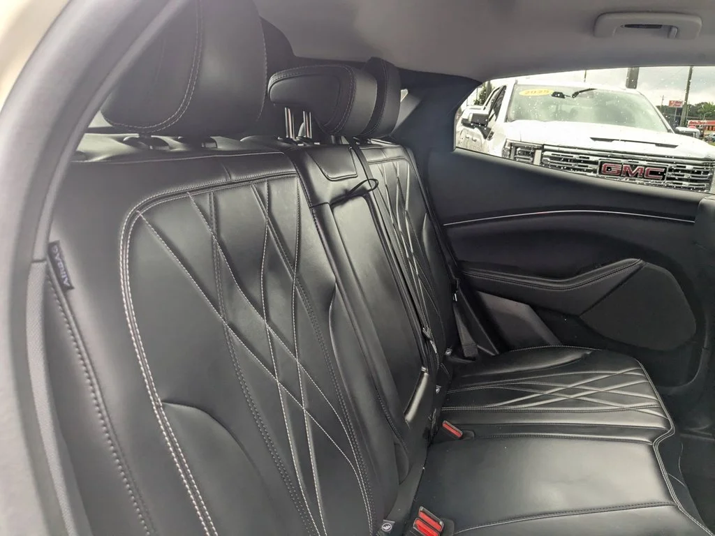 Used 2025  Ford Select image 25