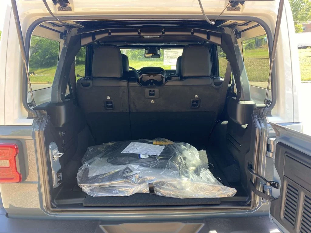 New 2026 Anvil Clear-Coat Exterior Paint Jeep Rubicon image 9