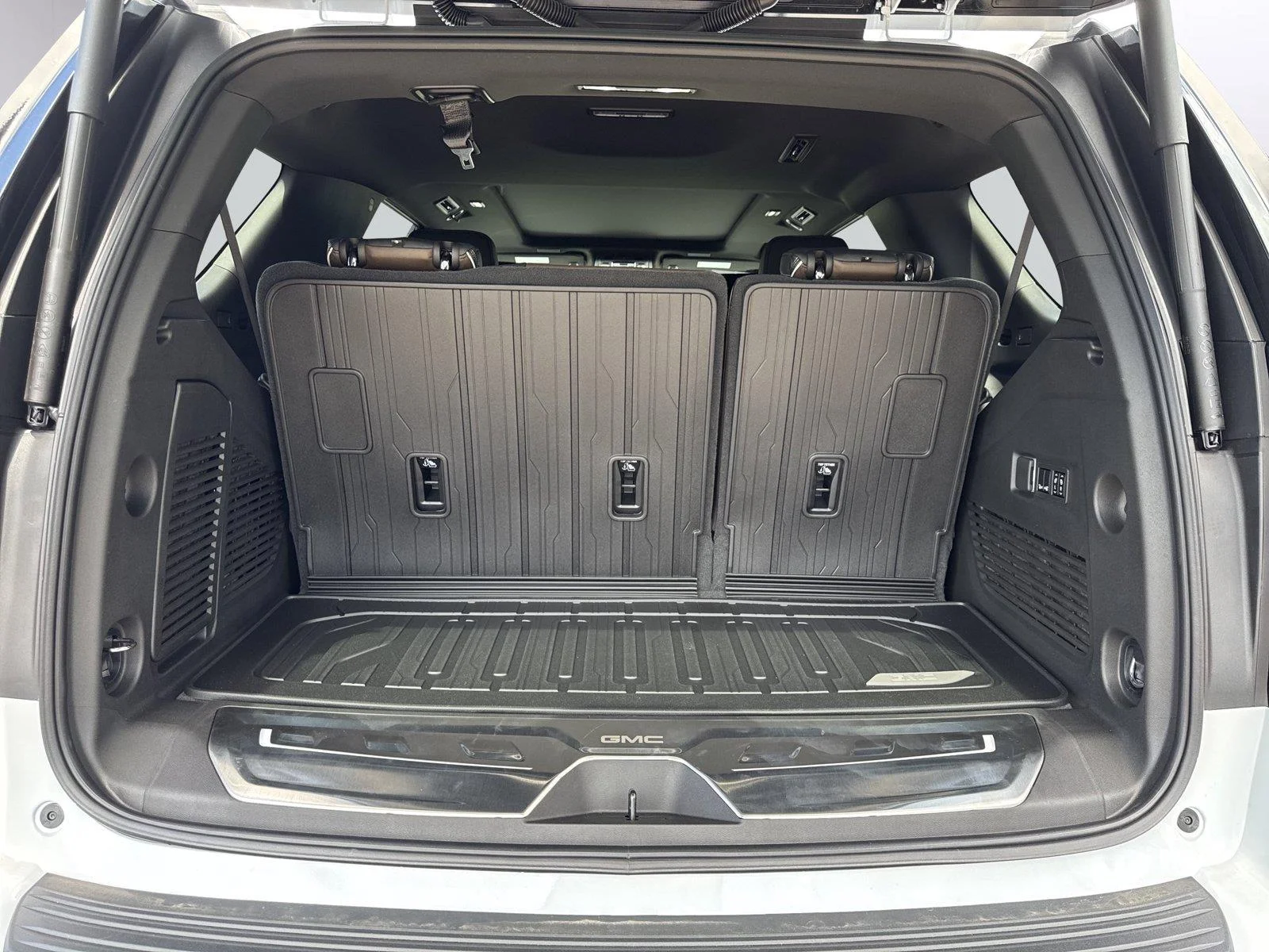 New 2026 Glacier White Tricoat GMC Denali Ultimate image 37
