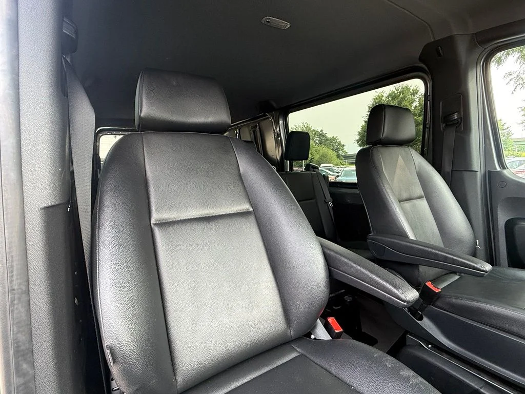 Used 2021  Mercedes-Benz Crew 144 WB image 28