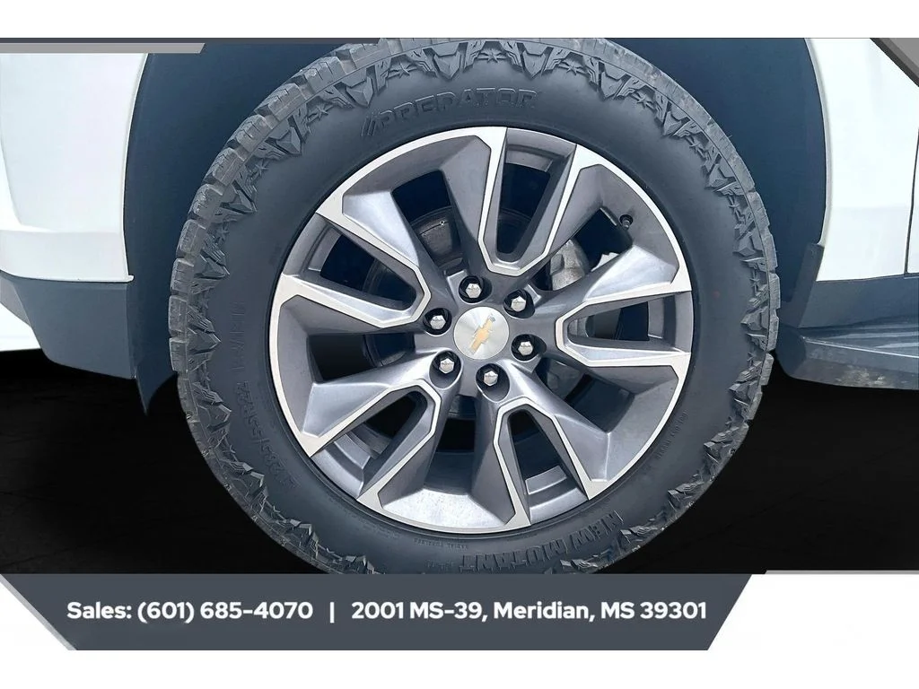 Used 2024 Summit White Chevrolet LT image 7