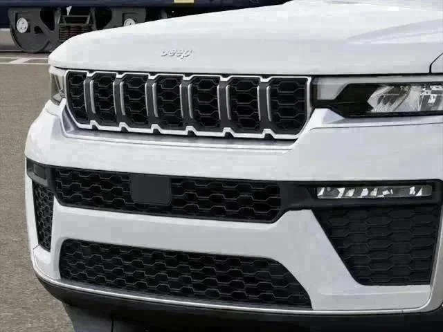 New 2027 Bright White Clear-Coat Paint Jeep Limited image 19