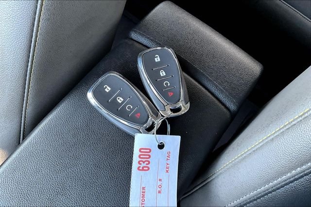 Used 2025 Gray Chevrolet ACTIV image 34