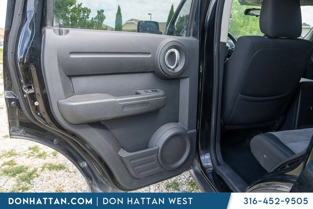 Used 2007 Black Dodge SXT image 12
