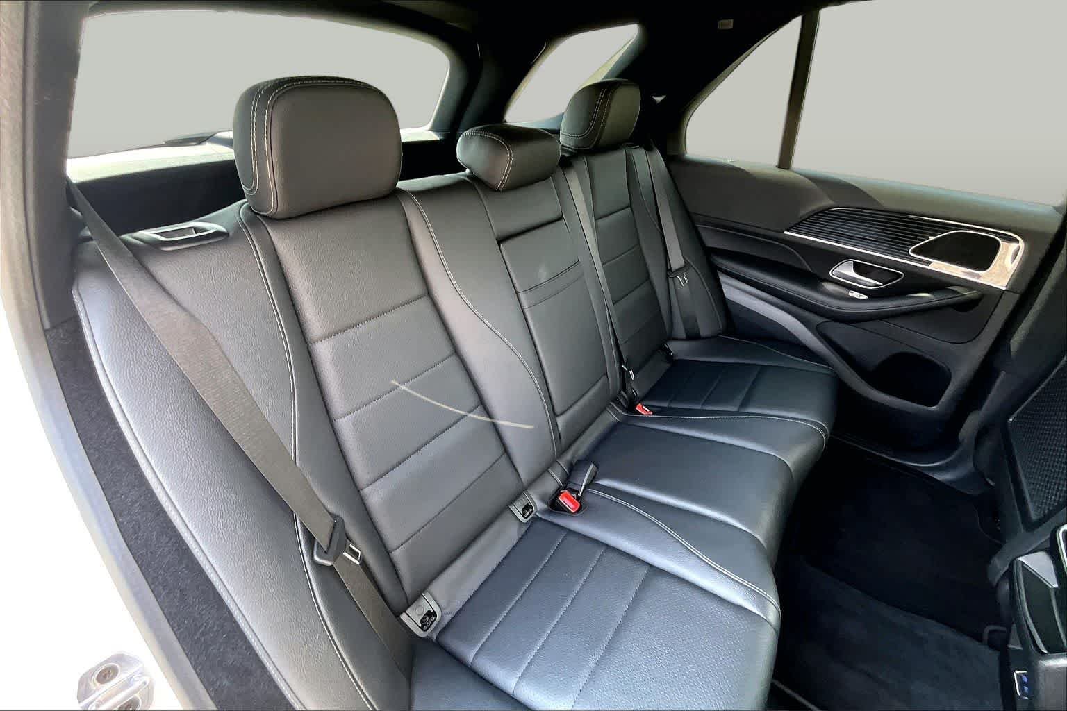 Used 2025 Polar White Mercedes-Benz GLE 450e image 19