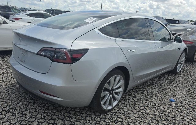 Used 2018 Silver Tesla Long Range image 2