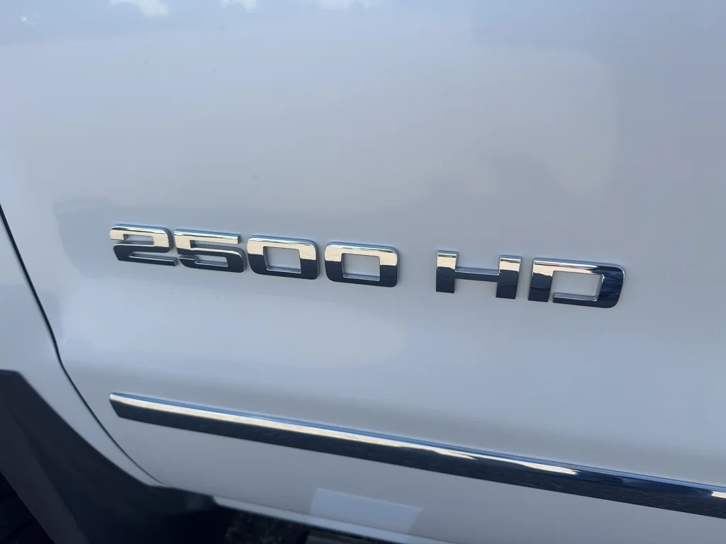 Used 2019 WHITE Chevrolet LTZ image 10