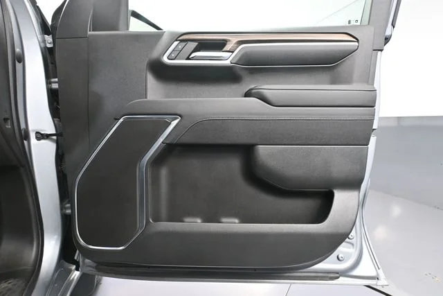 Used 2023 Gray Chevrolet LT image 34