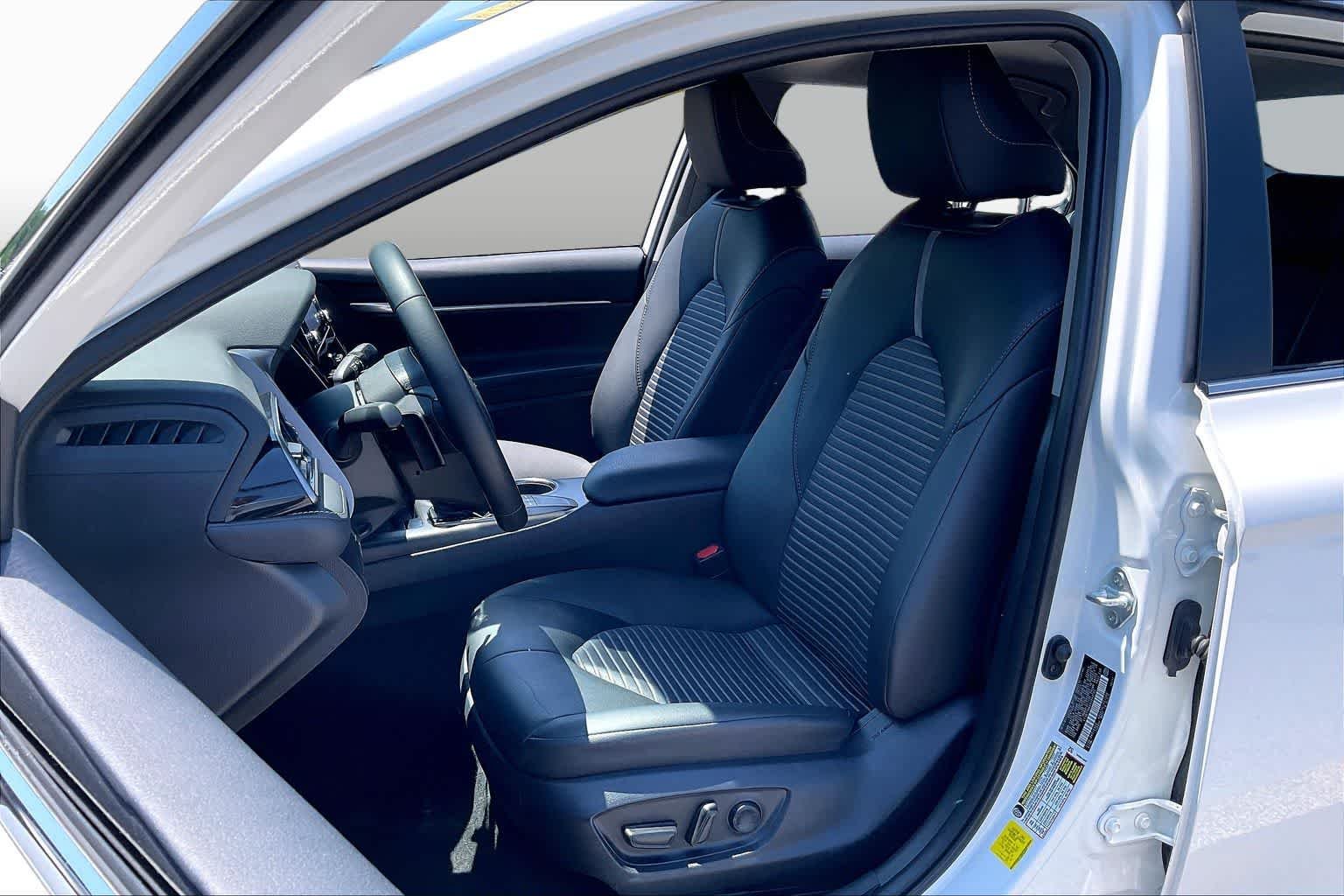 Used 2024 Ice Cap Toyota SE image 8