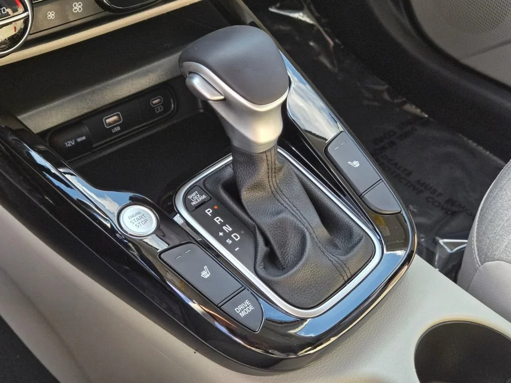 Used 2025 Snow White Pearl Kia EX image 24