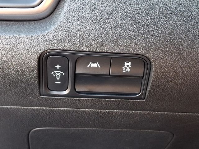 Used 2022 Silver Kia LX image 24