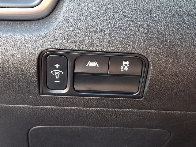 Used 2022 Silver Kia LX image 24