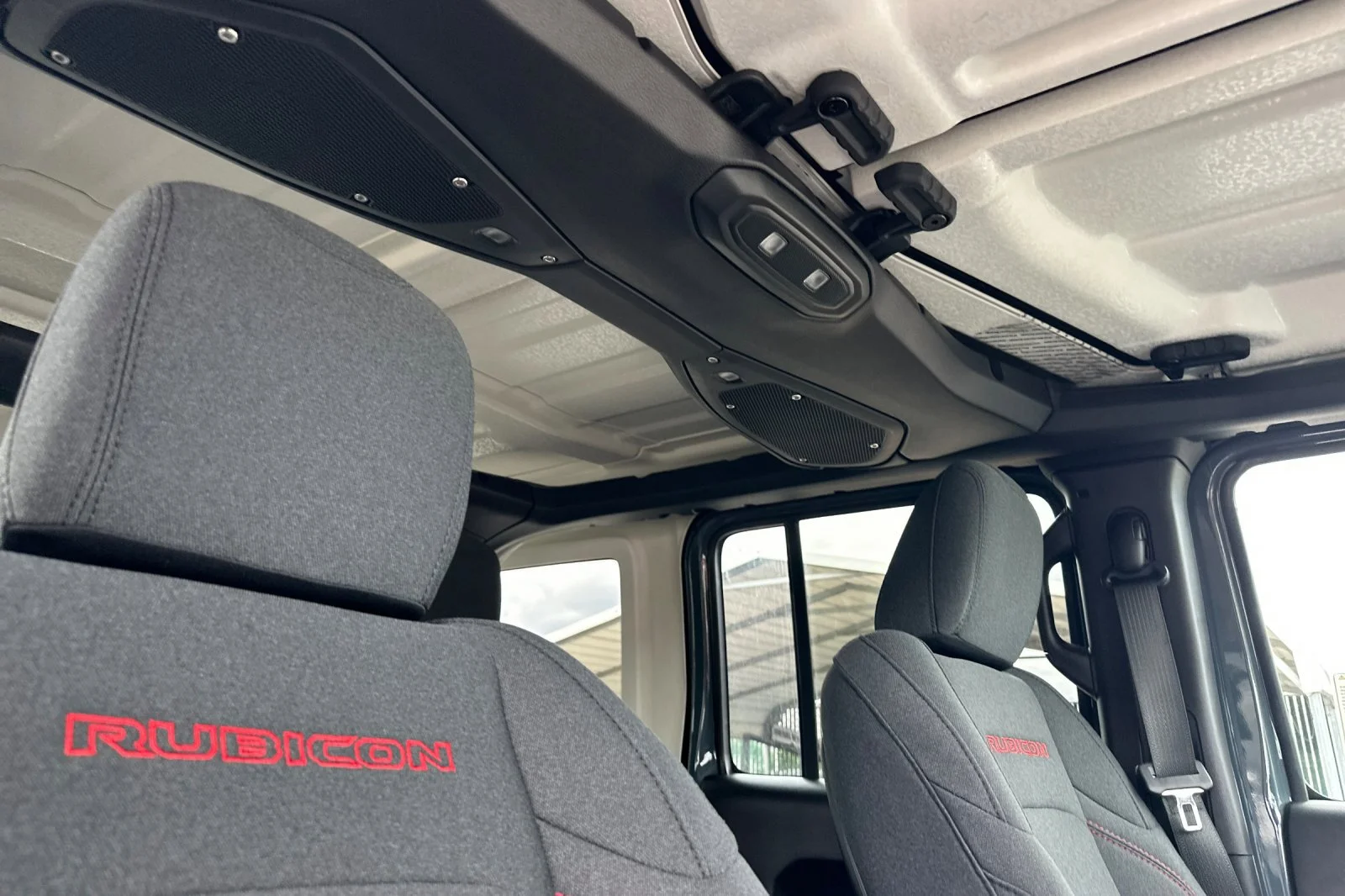 New 2026 Anvil Clear-Coat Exterior Paint Jeep Rubicon image 17