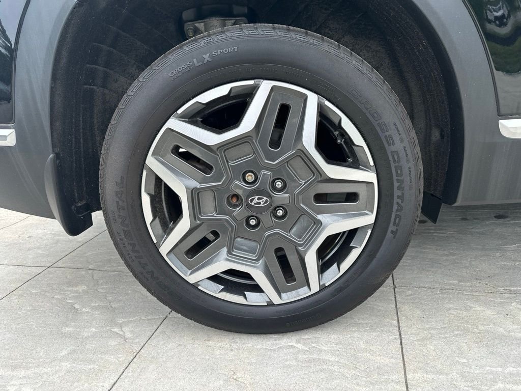 Used 2023 Black Hyundai SEL Premium image 5