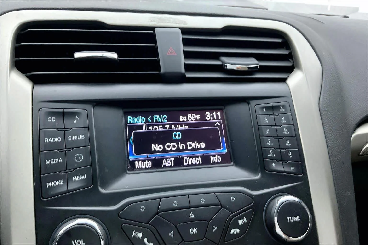 Used 2014 Oxford White Ford SE image 29