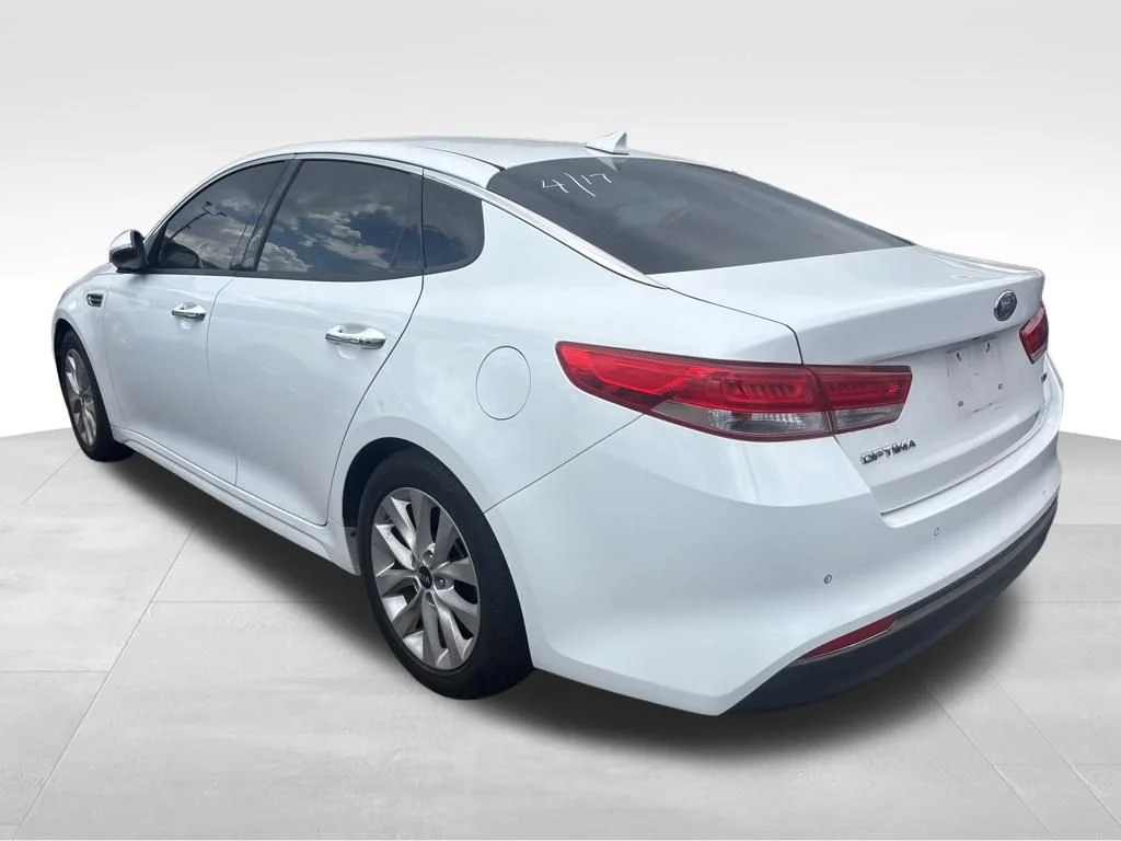 Used 2018 White Kia EX image 15