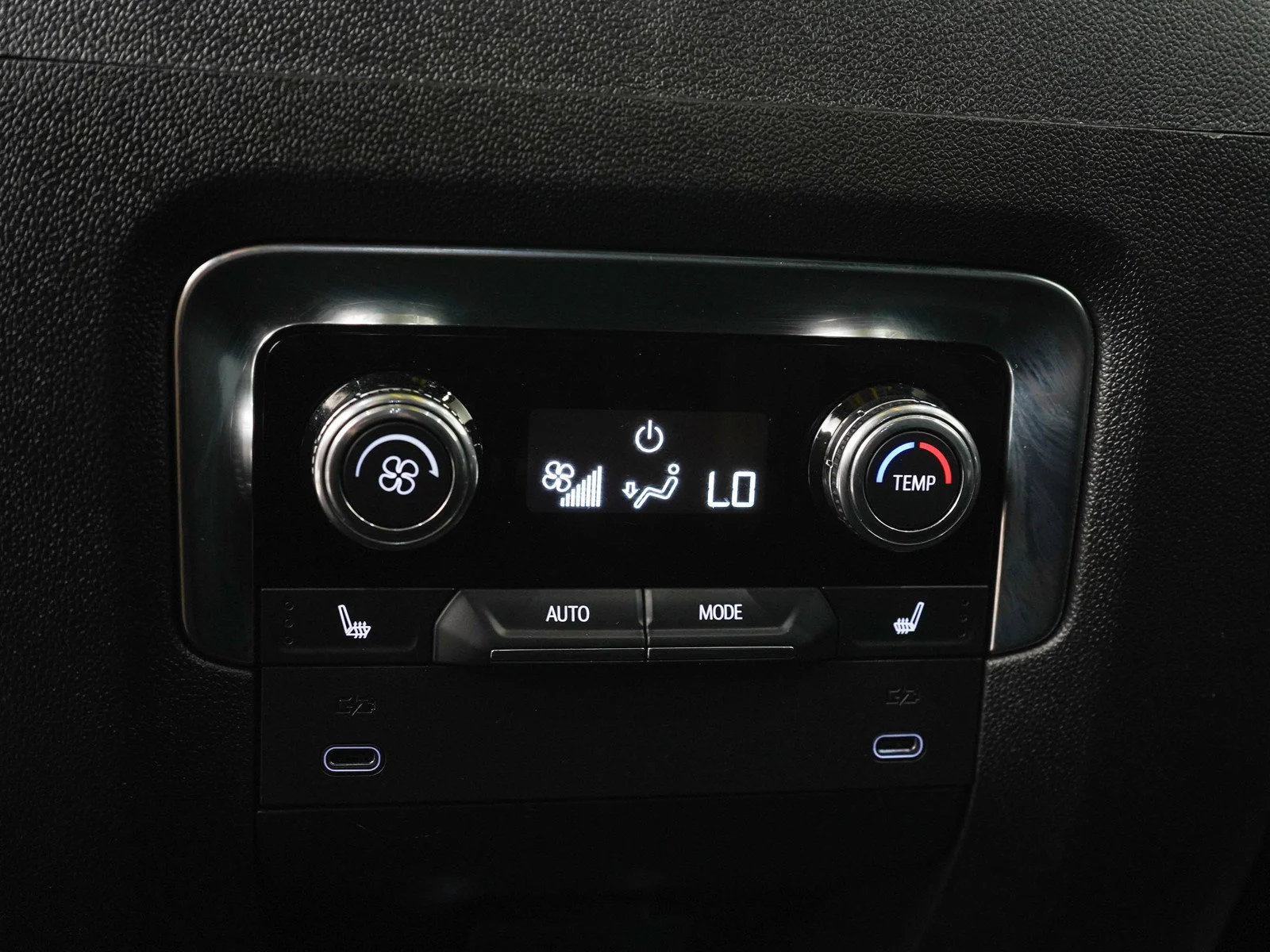 Used 2025 White Frost Tricoat GMC Denali image 14