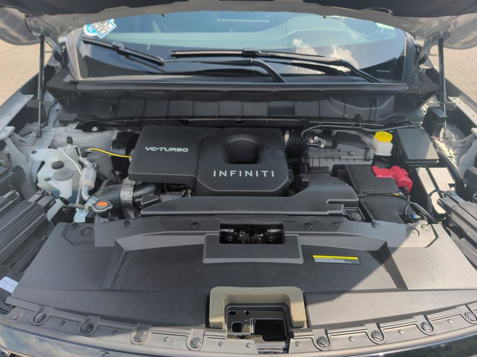 Certified Used 2025 Harbor Gray INFINITI LUXE image 28