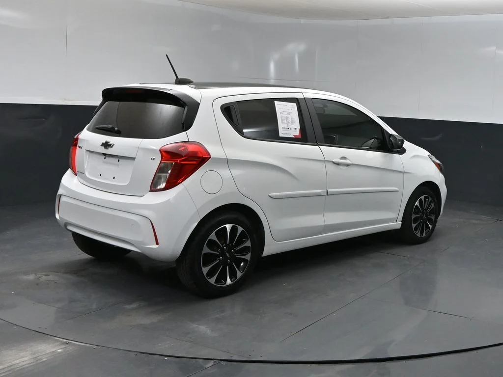 Used 2021 White Chevrolet 1LT image 2