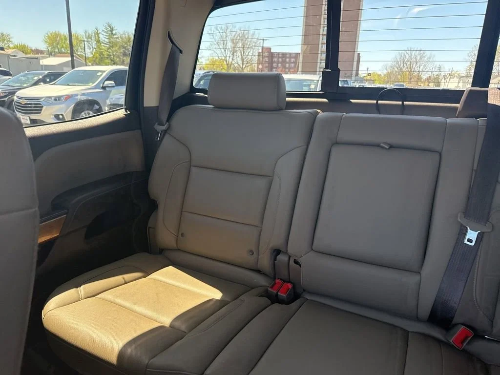 Used 2018 IRIDESCENT PEARL TRICOAT Chevrolet LTZ image 14