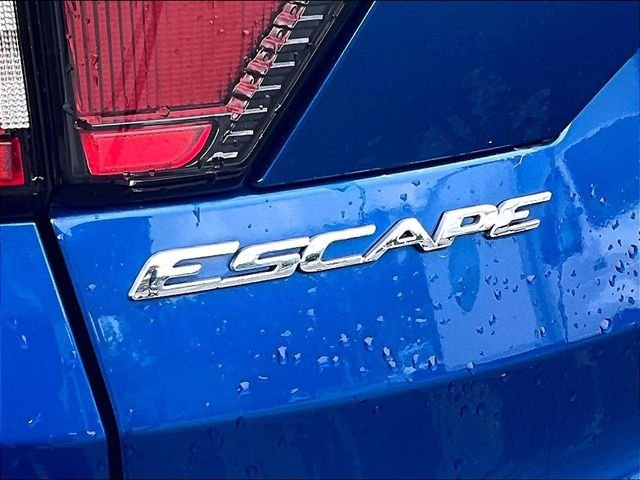 Used 2017 Blue Ford SE image 8