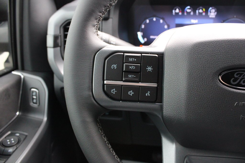 New 2026 Carbonized Gray Metallic Ford XLT image 12