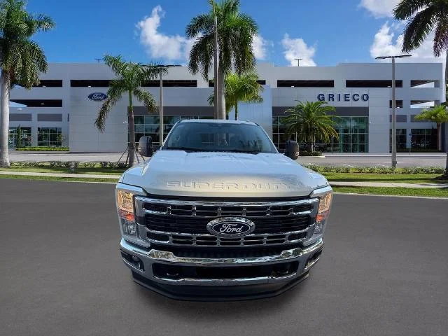 New 2027 Oxford White Ford F-350® XLT image 25