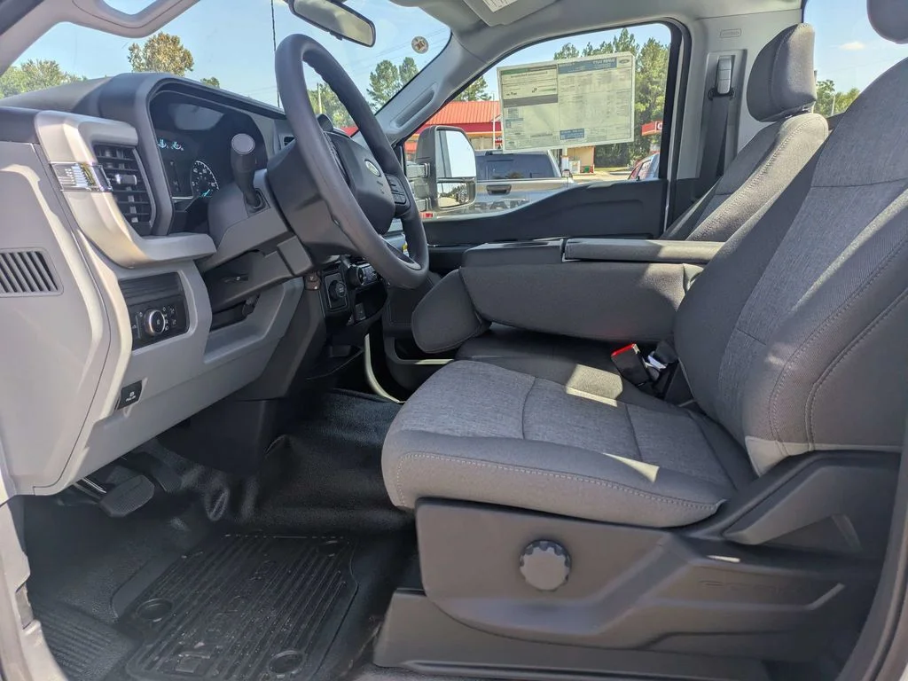 New 2027 Oxford White Ford XL image 16