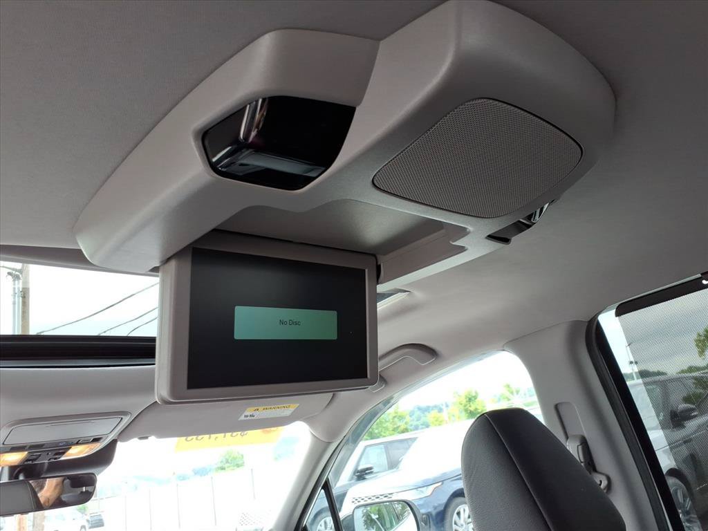 Used 2022 Platinum White Pearl Honda Touring 7-Passenger image 13