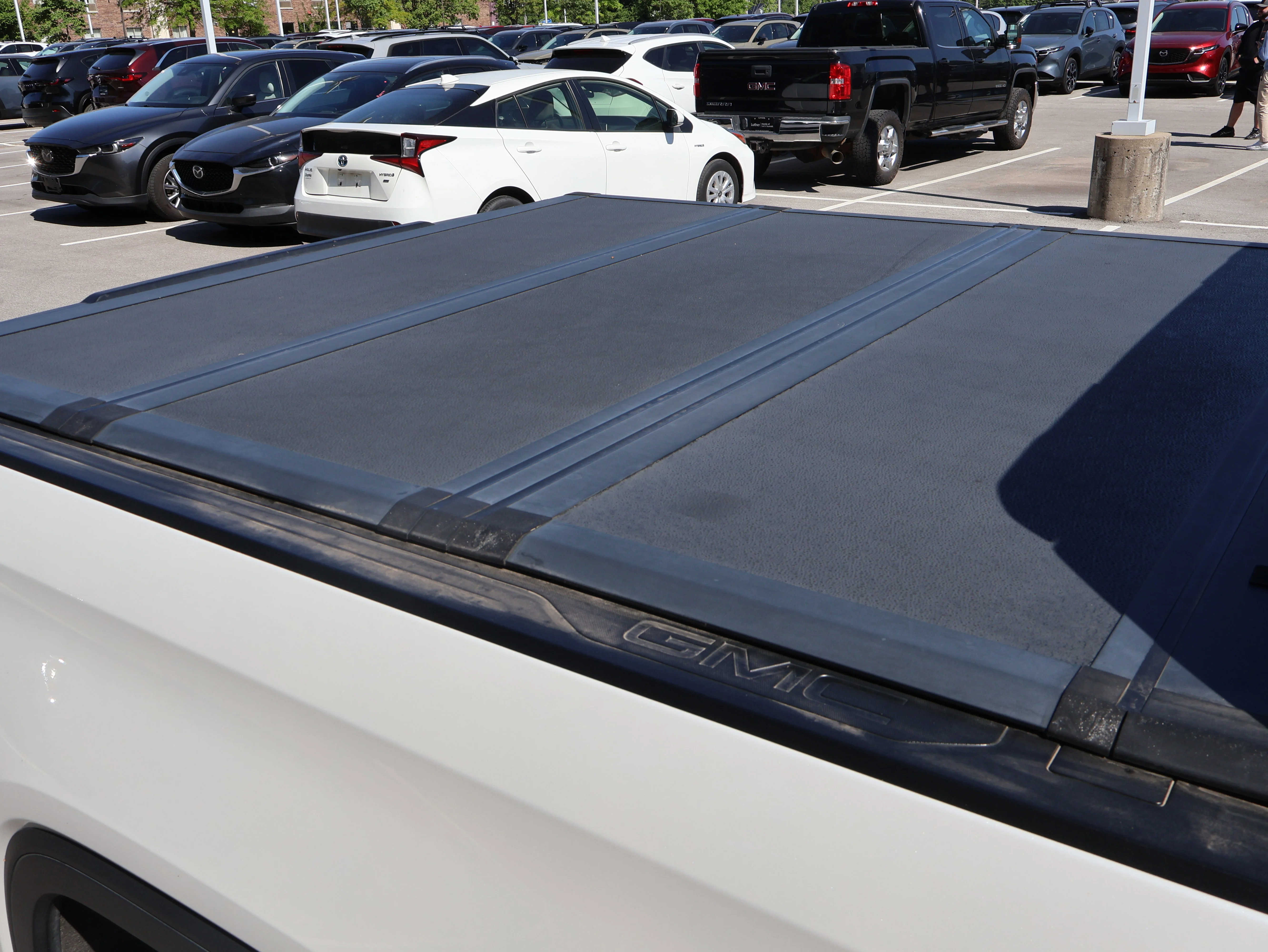 Used 2019 White Frost Tricoat GMC Denali image 16