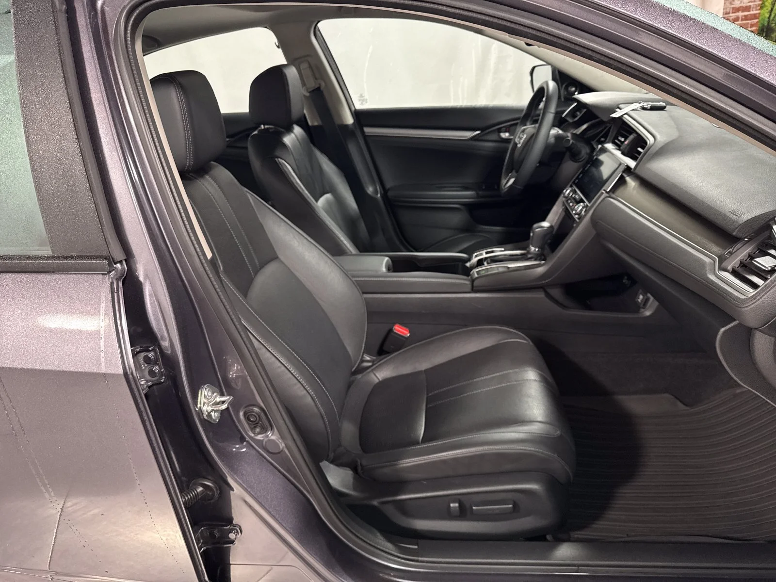 Used 2016  Honda Touring image 23