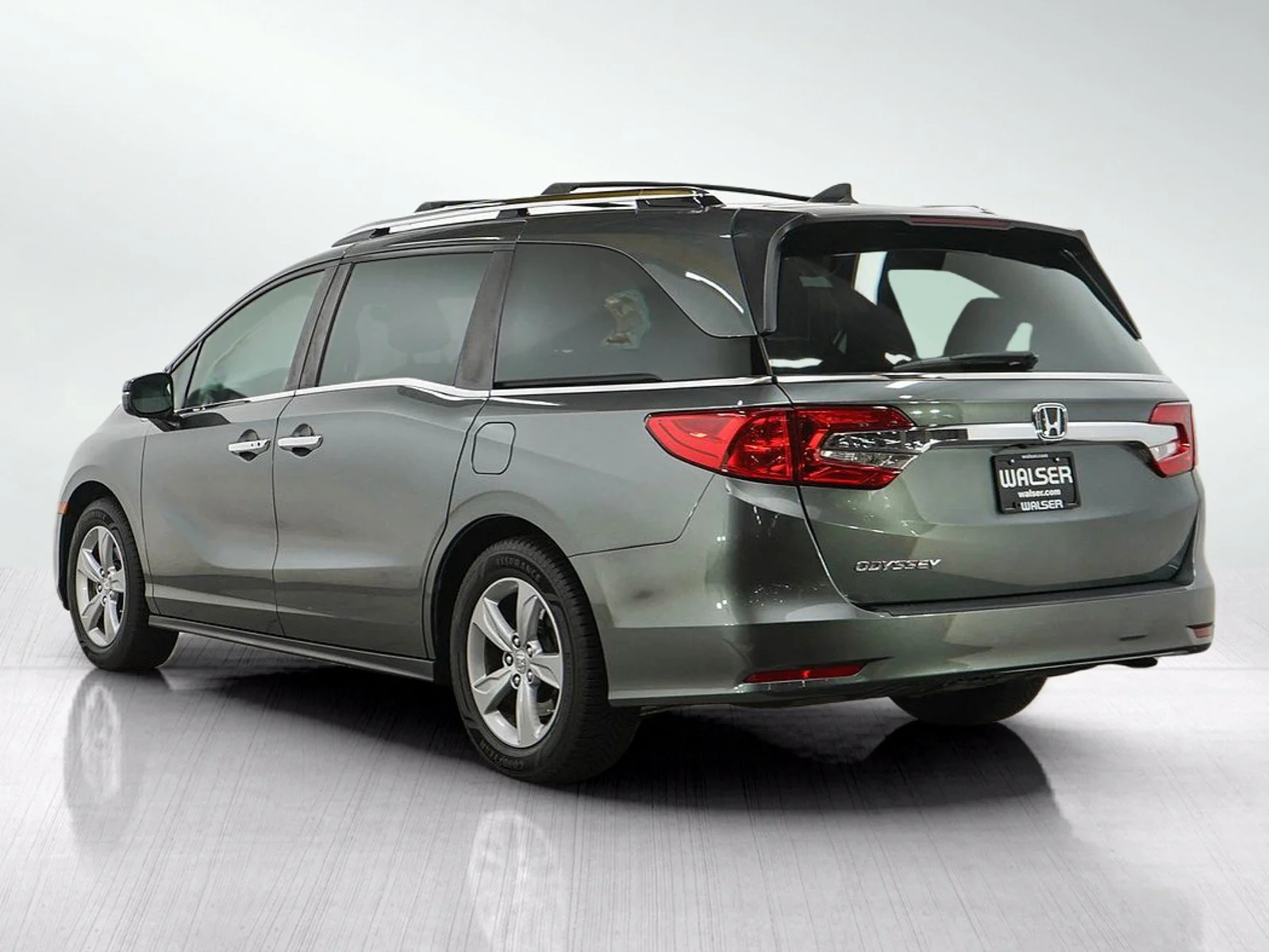 Used 2018 Modern Steel Metallic Honda EXL w/ Nav image 3