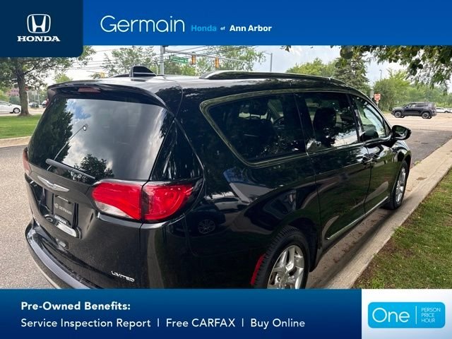 Used 2019 Brilliant Black Crystal Pearlcoat Chrysler Limited image 15