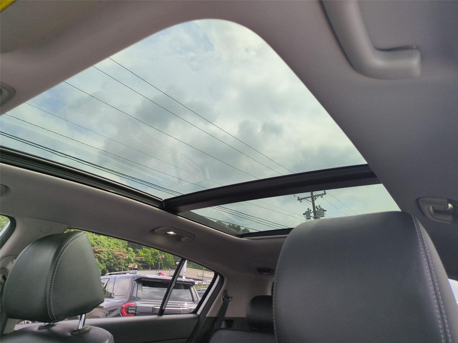 Used 2022 Snow White Pearl Kia EX image 32