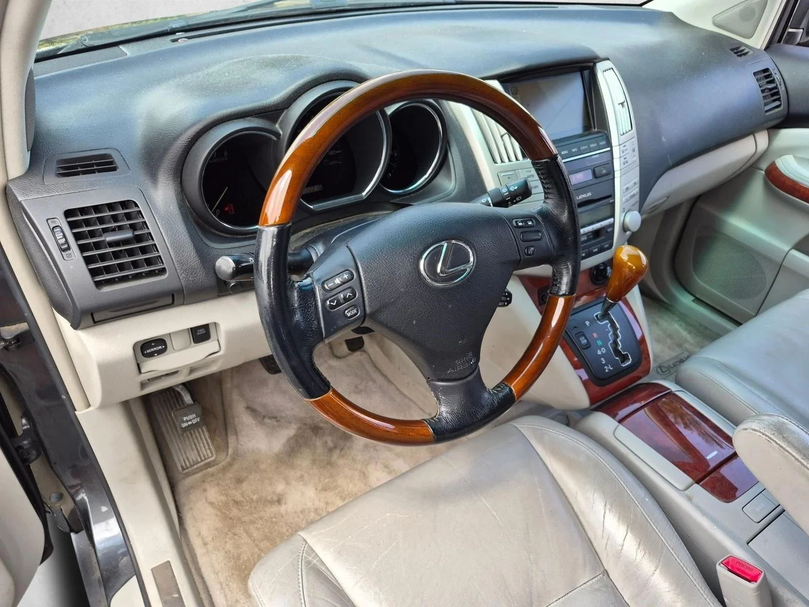 Used 2008 Silver/Gray Lexus  image 13