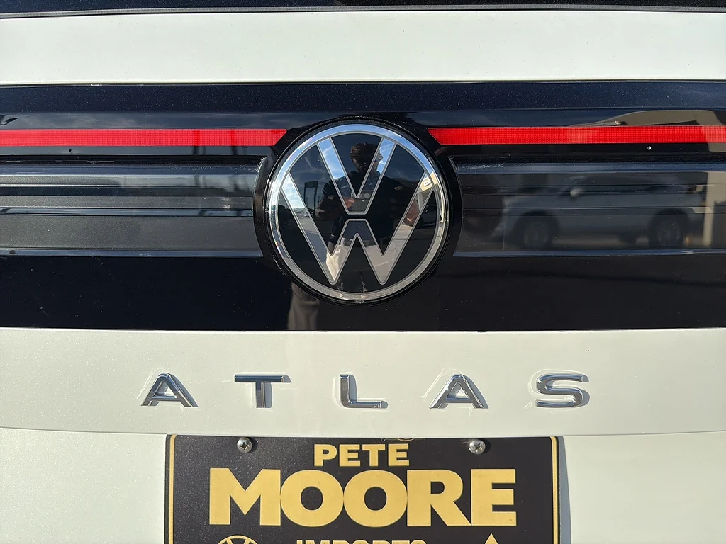 New 2027 Opal White Pearl Volkswagen SE w/Technology FWD image 27
