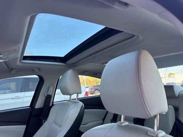 Used 2016 Red Mazda i Grand Touring image 8
