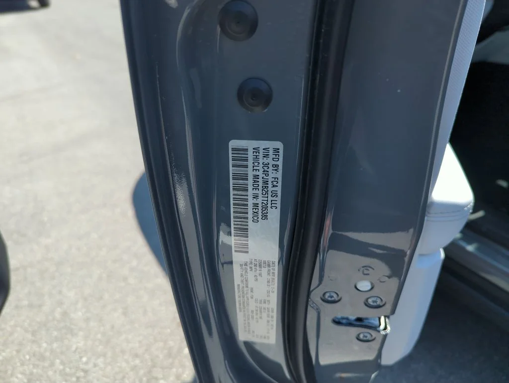 New 2026 Sting-Gray Clear-Coat Exterior Paint Jeep Laredo image 37