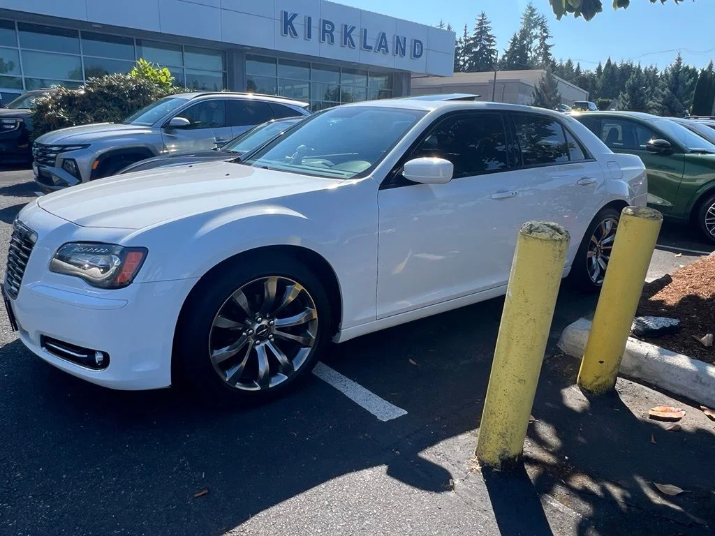 Used 2014 Bright White Clearcoat Chrysler S image 4