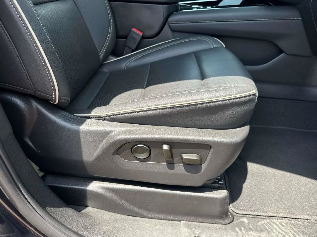 Used 2025 Gray Chevrolet Premier image 21