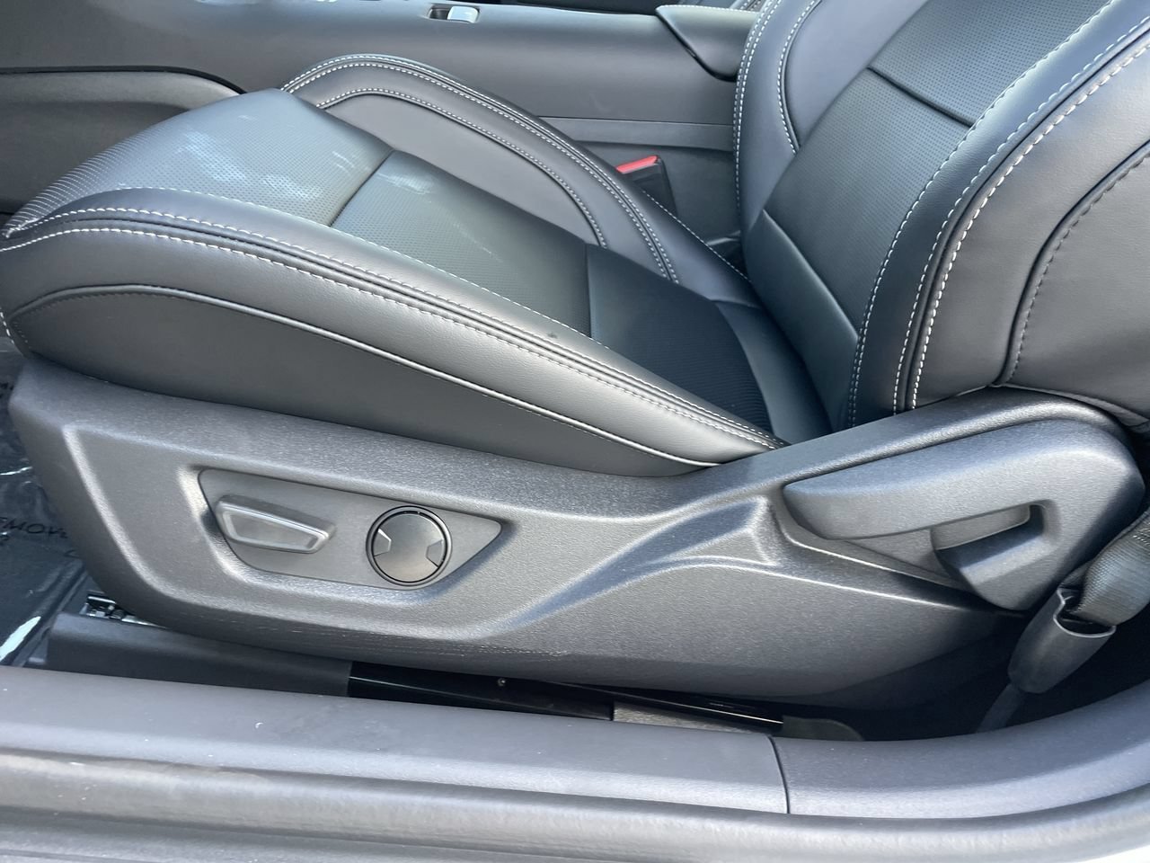 New 2026 Oxford White Ford GT Premium image 18