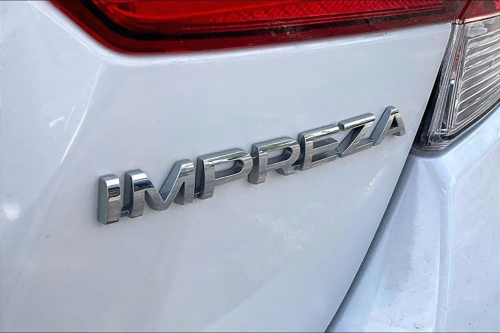 Used 2022 White Subaru Base image 9