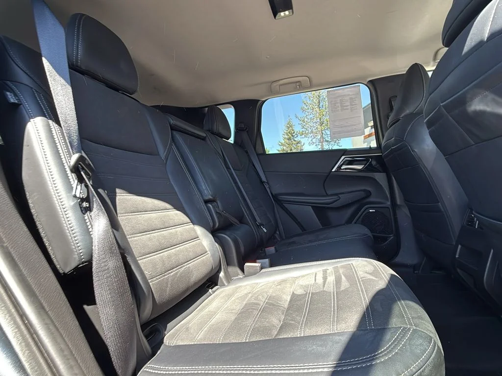 Used 2025 Gray Mitsubishi SE image 26